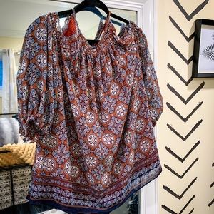 Peep shoulder blouse